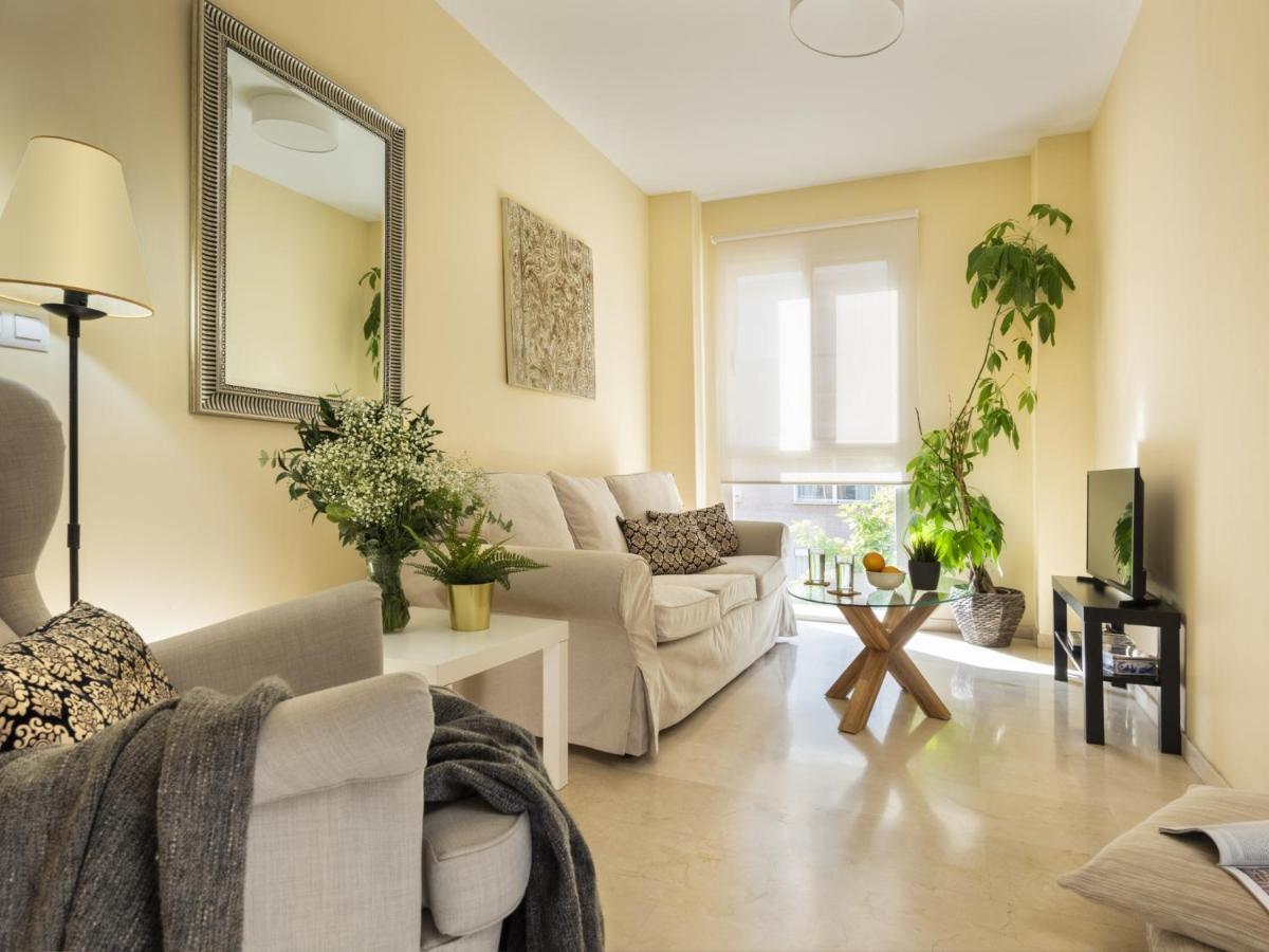 Misterhost San Bernardo Jardines De Murillo Севилья Экстерьер фото